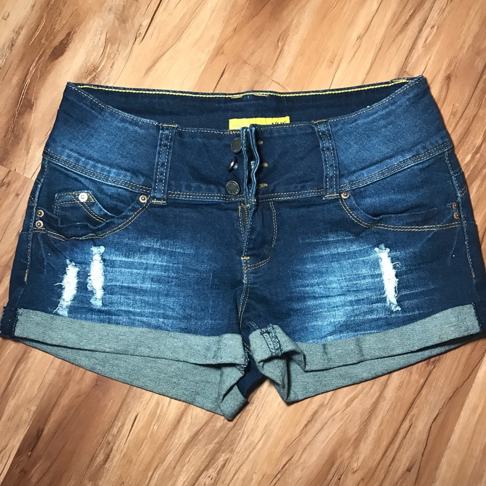 Women's WannaBettaButt jean shorts size 5